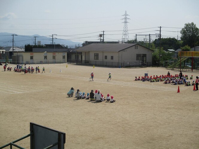 小学校の体育発表会の練習を見学しました。