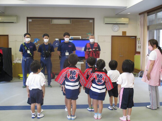 今日は、すみれ組が、幼年消防クラブとして、活動を始めました。