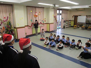 今日は、宝塚西高校の3年生「子どもの発達と保育」選択者9名が、来てくれました。