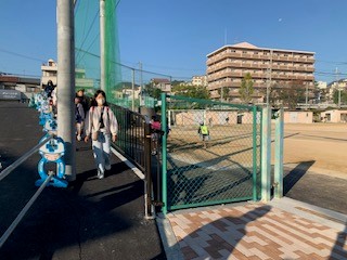 【南門からの登校（11/1）】1