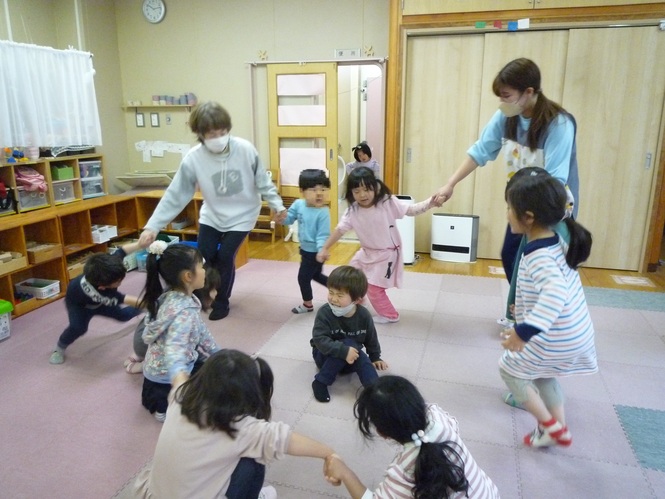 かごめ　かごめで遊んでいる写真
