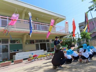 子どもの日のつどいに参加している子どもたちの写真