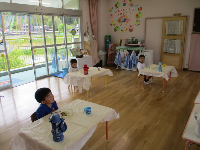 給食ワクワク・・・♬ まだかなまだかな・・・?