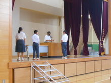 表彰する写真