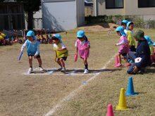 予行に参加している子どもたちの写真