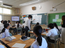 発表する写真