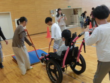 4年生　福祉学習（車いす体験）の様子5