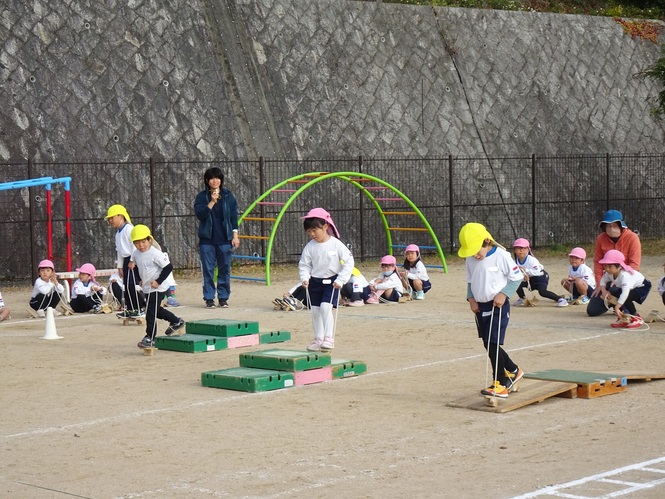 一本下駄をしている