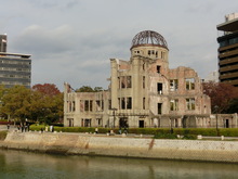 平和記念公園内碑めぐり散策の様子1