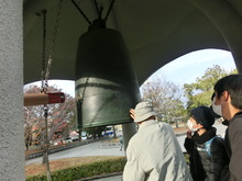 平和記念公園内碑めぐり散策の様子2