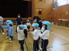 交流会に参加している子どもたちの写真