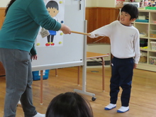 袖の中に手