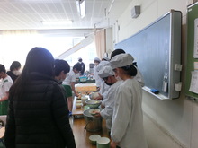 給食（お正月献立）の様子1