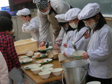 給食（お正月献立）の様子2