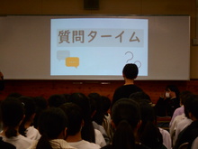 質問する写真