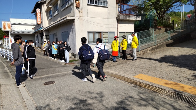 あいさつ運動の様子