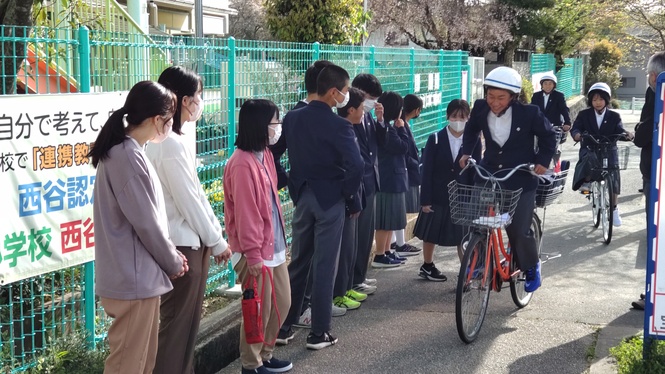 あいさつ運動の様子