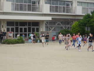 避難訓練　末広小学校