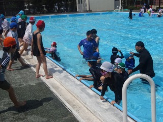 水泳指導　末広小学校