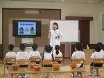 食育の一環で、丸橋小学校の栄養教諭の先生に来てもらいました。