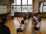 お箸の持ち方のお話をしていただきました。