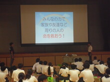 挨拶をする写真