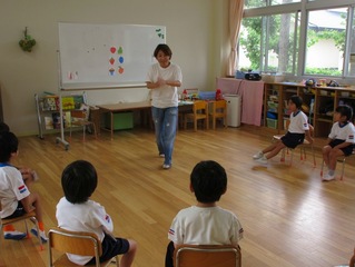 英語で遊ぼうに参加している子どもたちの写真