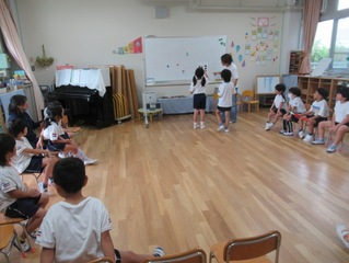英語で遊ぼうに参加している子どもたちの写真