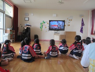 幼年消防クラブに参加している子どもたちの写真