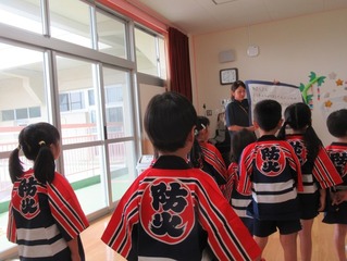 幼年消防クラブに参加している子どもたちの写真