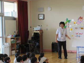 終業式に参加している子どもたちの写真