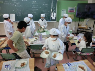 給食