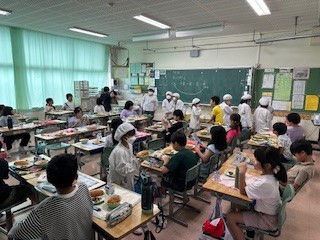 給食
