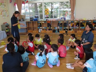 話し合っている子どもたちの写真