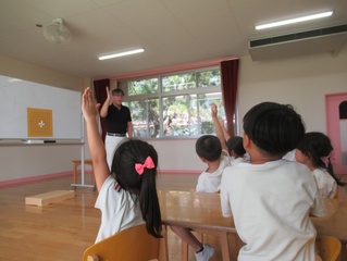 囲碁をしている子どもたちの写真