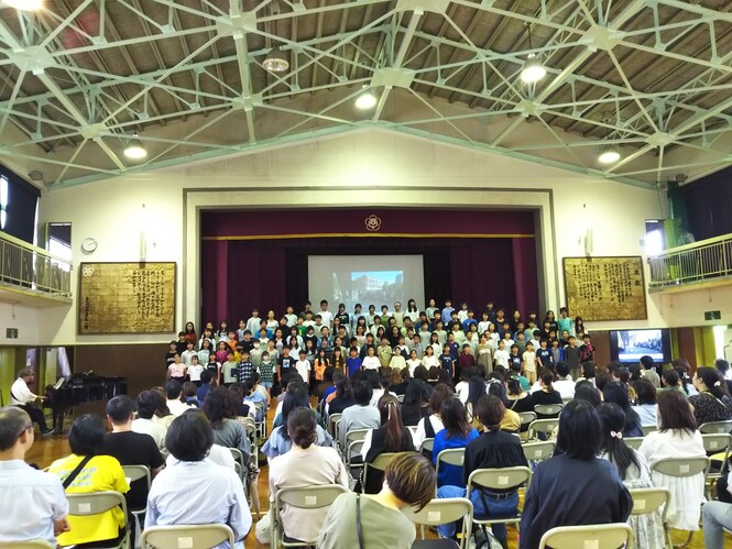 6年生平和報告集会の様子