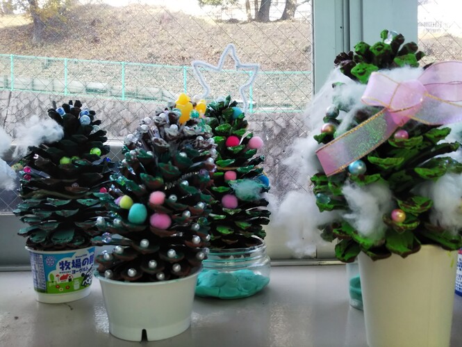 1年生　松ぼっくりのクリスマスツリー