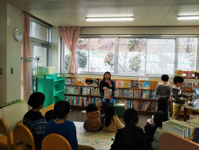 読み聞かせの様子