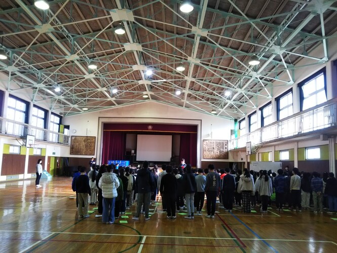 4年生 6年生を送る会の練習