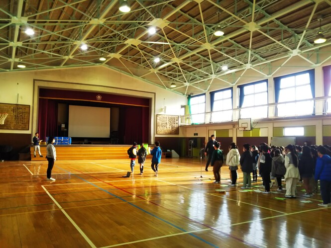 4年生 6年生を送る会の練習
