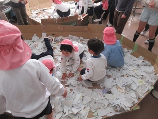おまつりに参加している子どもたちの写真