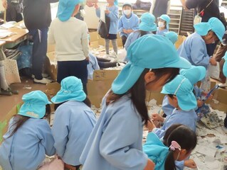 おまつりに参加している子どもたちの写真