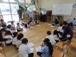 英語で遊ぼうに参加している子どもたちの写真