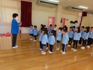 始業式に参加している子どもたちの写真