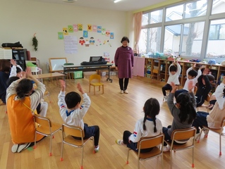 歌って遊ぼうに参加している子どもたちの写真