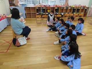 読み聞かせの写真