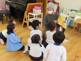 読み聞かせの写真