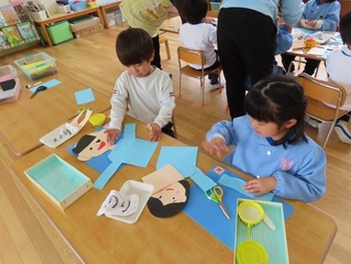 自分を作っている子どもたちの写真