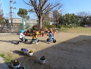 のびっこ広場に参加している子どもたちの写真