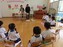 みんなでしっかりお話を聞いています